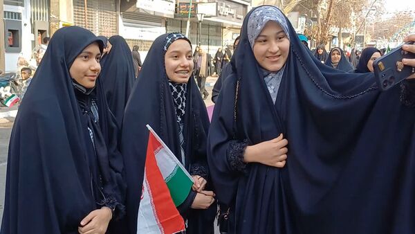نمایش اقتدار و غیرت مردم ورامین در راهپیمایی ۲۲ بهمن
