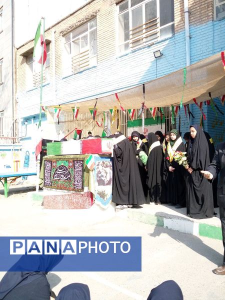 دبیرستان متوسطه اول دخترانه انقلاب میزبان شهید گمنام شد 