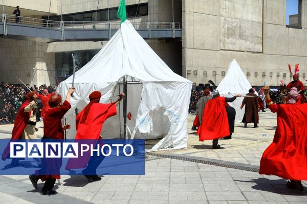 تعزیه ظهر عاشورا در جوار حرم امام رضا(ع) در مشهد