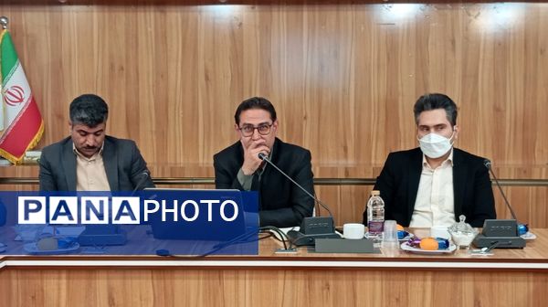 جلسه بررسی عملکرد و کیفیت آموزشی مدارس شهرستان بن با حضور مسئولان استانی