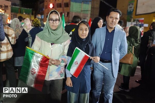 نیمکتی برای رفاقت با شهدا