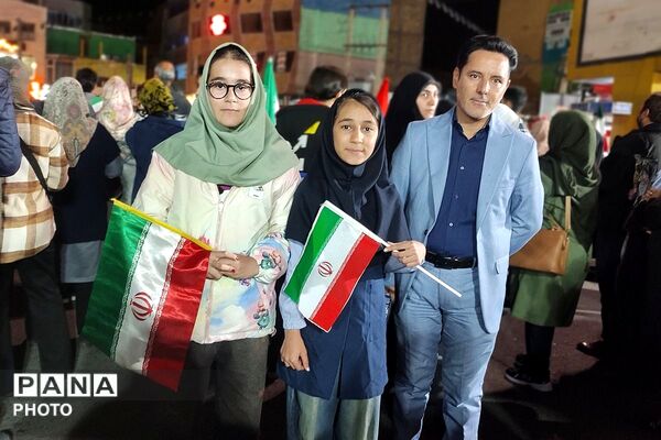 نیمکتی برای رفاقت با شهدا