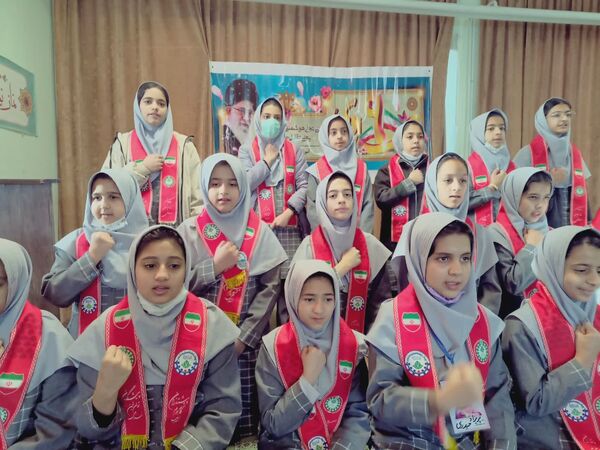 بزرگداشت سالروز شهادت سردار سلیمانی در دبستان بنیاد ۱۵ خرداد ابرکوه