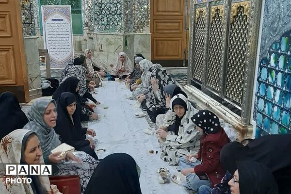 آیین افطاری ماه مبارک رمضان در امامزاده عمادالدین رباط‌کریم