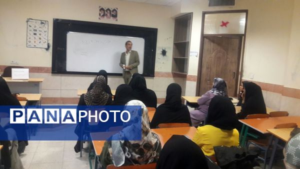 جلسه هدایت تحصیلی دبیرستان دخترانه حضرت زینب(س) کاشمر