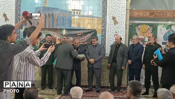  تجدید میثاق وزیر آموزش و پرورش با شهدا در امام زاده یحیی (ع) سمنان