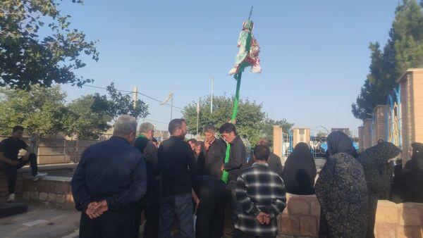 آیین جمع آوری نذورات مردمی در روز عاشورا 