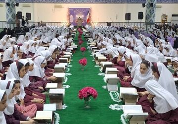 محفل بزرگ انس با قرآن دانش‌‌آموزی در بندرلنگه