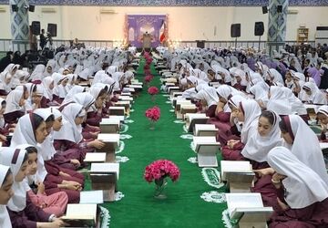 محفل بزرگ انس با قرآن دانش‌‌آموزی در بندرلنگه