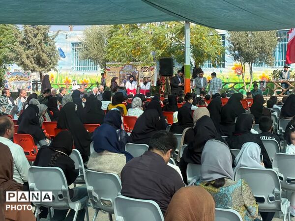 نخستین قدم‌های کلاس‌اولی‌ها در جشن شکوفه‌های دبستان شاهد آقا مصطفی خمینی