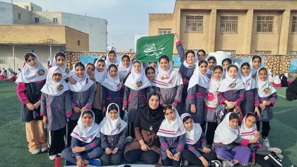 مدرسه‌ای به رنگ انتظار؛ جشن مهدوی در قاب لبخند دانش‌آموزان