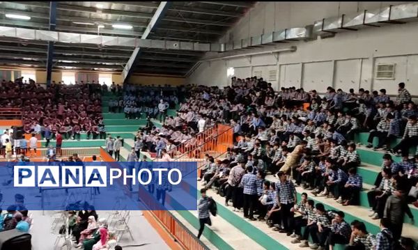 اجتماع دانش‌آموزی به‌مناسبت ولادت شهیدابراهیم هادی در یزد