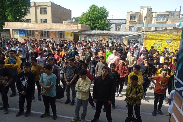 تقدیر از دانش‌آموزان برتر دبیرستان شاهد سردار شهید قاجاریان 