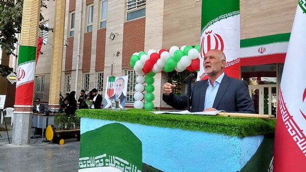آیین زنگ مهر در دبیرستان «ذبیح‌الله هوشیار» ناحیه ۱ مشهد 