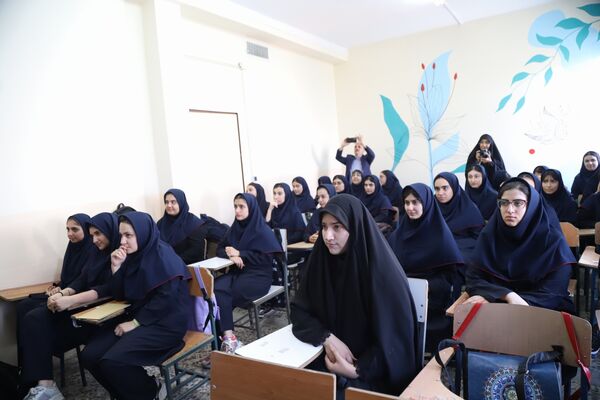 نواختن زنگ آغاز سال تحصیلی با حضور وزیر دادگستری 