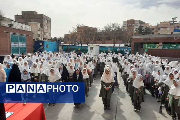 جشن انقلاب در ناحیه دو شهرری با حضور معاون پرورشی و فرهنگی شهرستانهای استان تهران 