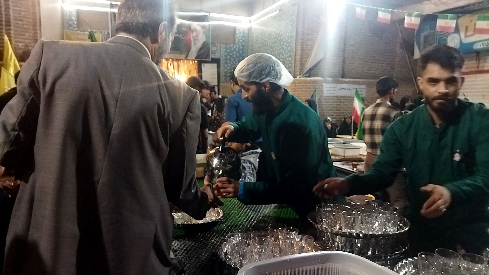 گذری بر فعالیت چایخانه فاطمه الزهرا در پنجاه و هشتمین شب از اجتماعات مردمی نیشابور 