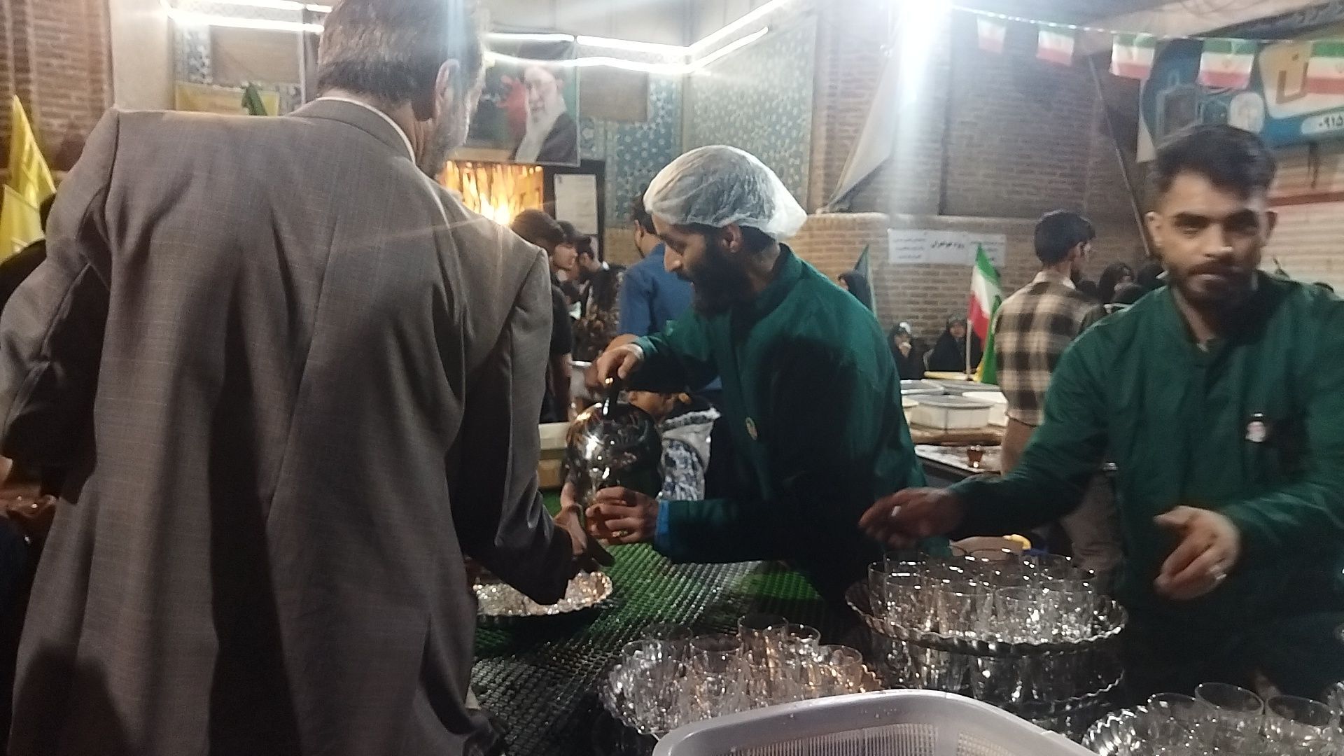 گذری بر فعالیت چایخانه فاطمه الزهرا در پنجاه و هشتمین شب از اجتماعات مردمی نیشابور 