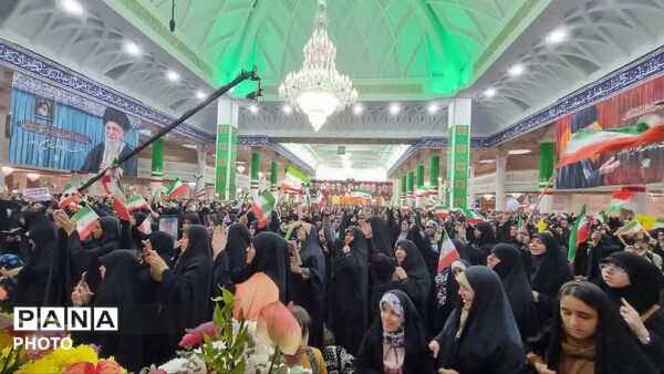 همایش دختران ایران در حرم بانوی کرامت