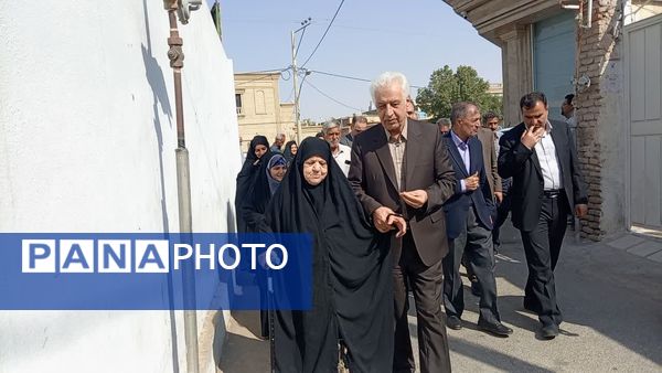 آیین کلنگ‌زنی مدرسه زنده‌یاد حاج محمد آجیلی در کاشان