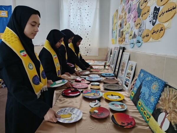 نمایشگاه ماها در دبیرستان فرزانگان