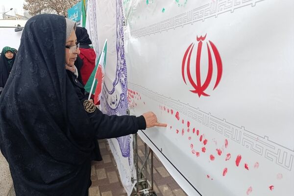 حضور چشمگیر مردم بجنورد در راهپیمایی ۲۲ بهمن