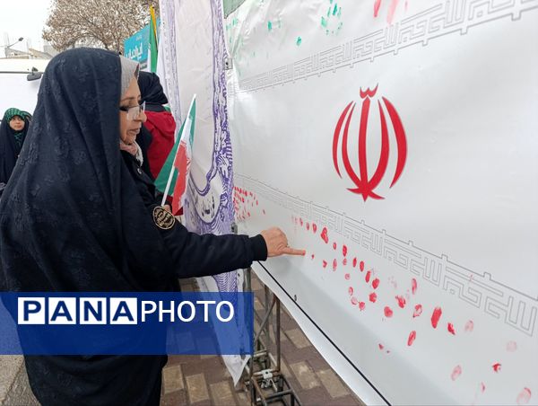 حضور چشمگیر مردم بجنورد در راهپیمایی ۲۲ بهمن