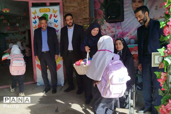 نواخته شدن زنگ شکوفه ها در دبستان طواف و معماریان ناحیه دو شهرری 