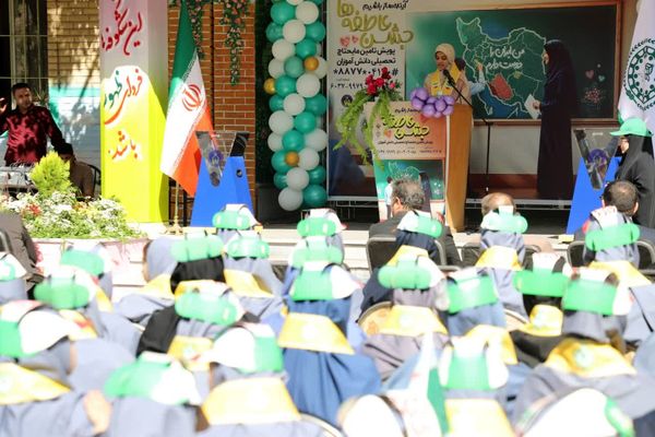 جشن عاطفه‌ها در دبیرستان ۱۳ آبان تبریز