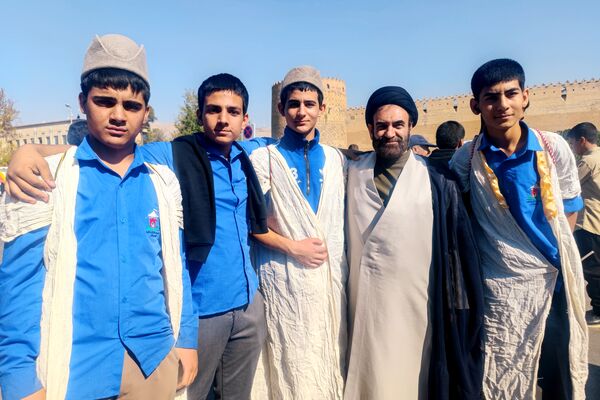 روز دانش‌آموز، روز خروشِ آگاهی و شادابی