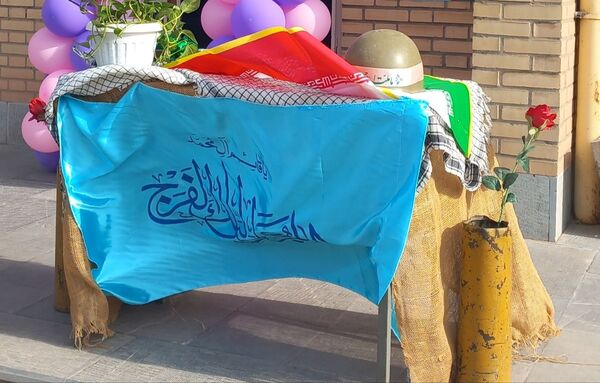 گرامیداشت هفته دفاع مقدس همزمان با آغاز سال تحصیلی در دبیرستان کوثر جلگه رخ