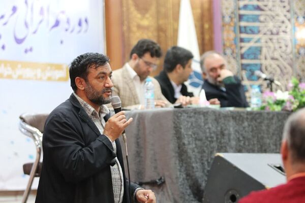 نشست صمیمی هم‌افزایی مربیان قرآنی استان خراسان رضوی