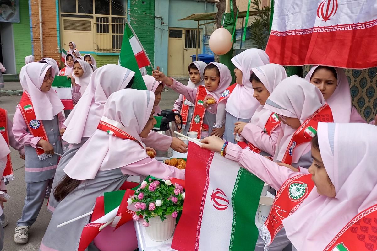 جشن نیمه شعبان و فجر با شور پیشتازان در مدرسه شهید جواد سرافراز