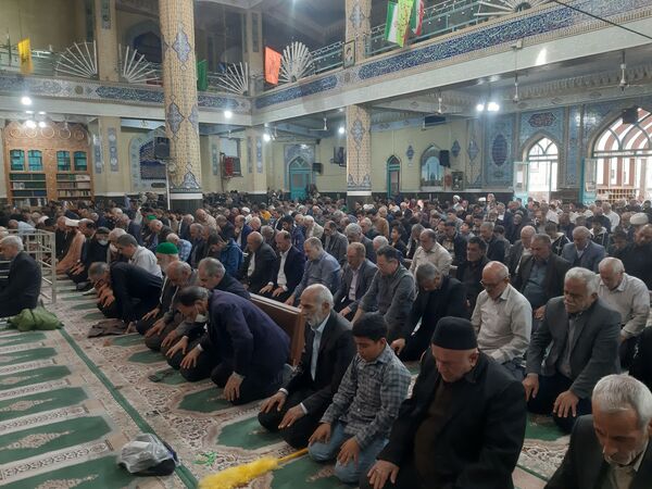 نماز عبادی سیاسی جمعه با حضور پرشور عموم مردم شهرستان ورامین