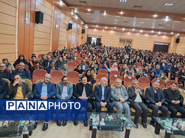 آیین تجلیل از رتبه‌برترهای کنکور ۱۴۰۳ اداره آموزش و پرورش ناحیه یک زنجان