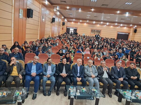 آیین تجلیل از رتبه‌برترهای کنکور ۱۴۰۳ اداره آموزش و پرورش ناحیه یک زنجان