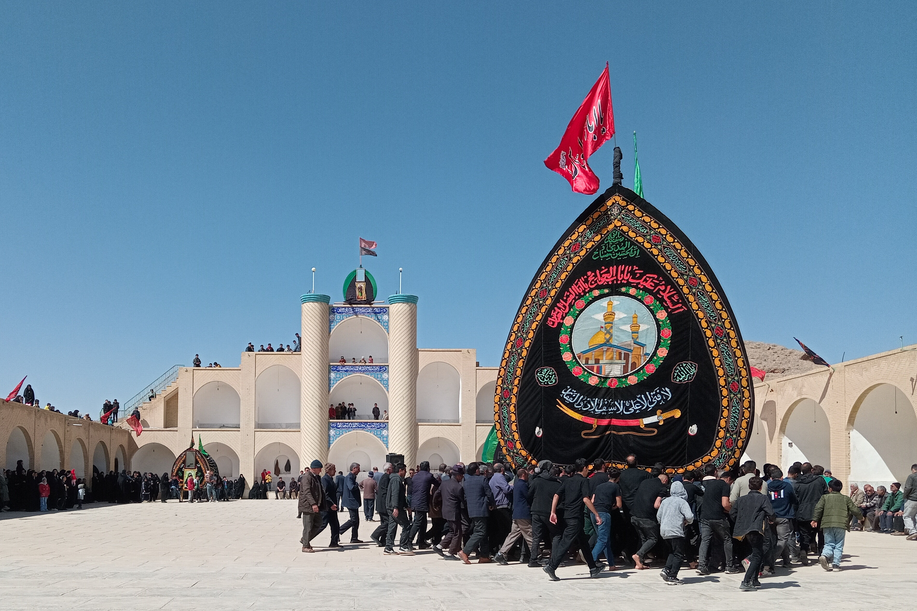 نخل‌برداری بنادکوک‌دیزه در سوگ امام علی (ع)