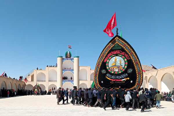 نخل‌برداری بنادکوک‌دیزه در سوگ امام علی (ع)