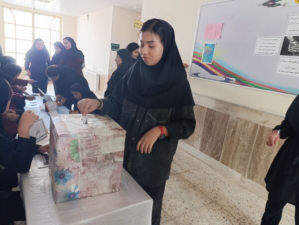 انتخابات شورای دانش‌آموزی در دبیرستان نسیبه شهرستان سملقان