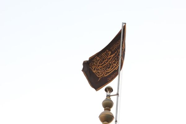 آیین مذهبی تعویض پرچم گنبد حرم مطهر حضرت سلطانعلی ابن امام محمد باقر(ع)