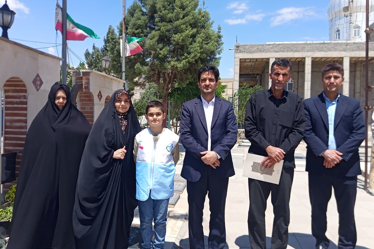 غبارروبی مزار شهدای آستان مقدس امام زاده‌حسن نسیم‌شهر