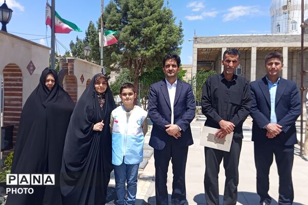 غبارروبی مزار شهدای آستان مقدس امام زاده‌حسن نسیم‌شهر