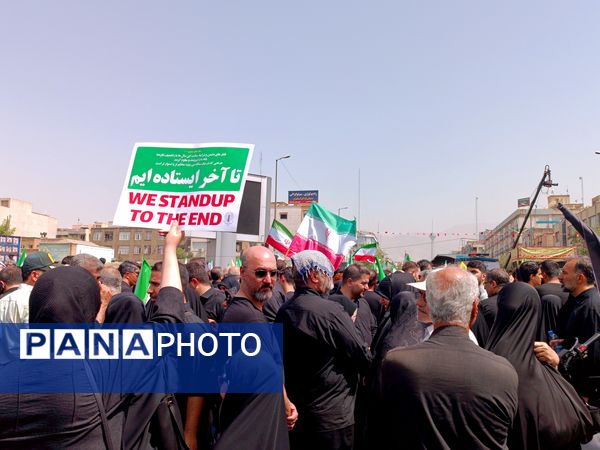 وداع تهرانی‌ها با پیکر مطهر شهدای حمله تروریستی رژیم صهیونیستی 