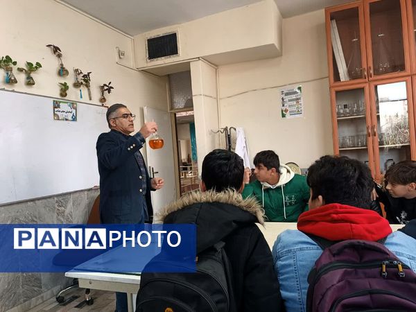 کلاس های آموزشی و آمادگی جشنواره نوجوانان خوارزمی در پژوهشسرا فرهنگ ورامین