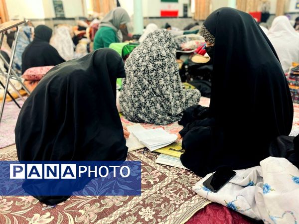 مراسم اعتکاف مادر دختری در مسجد صاحب الزمان آشخانه