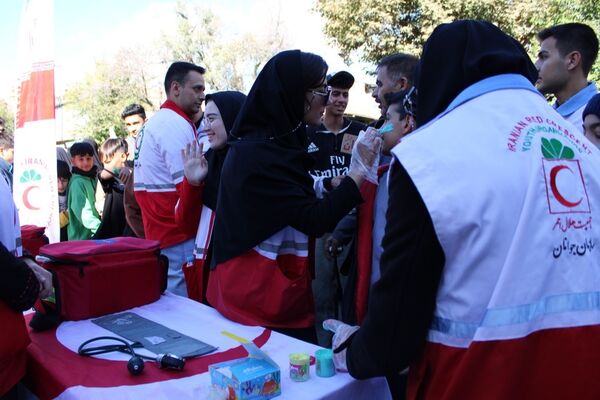 جوشش حماسه در گام های کوچک دانش آموزان امروز سفیران فردا