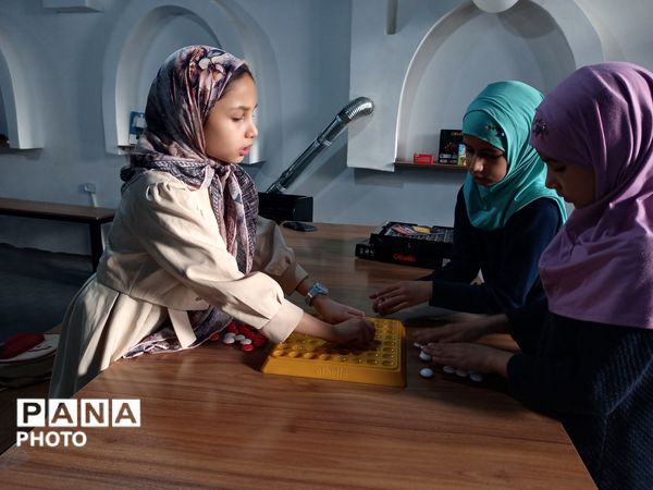  حضور دانش آموزان وکودکان در مجموعه فرهنگی آدینه شهر بار