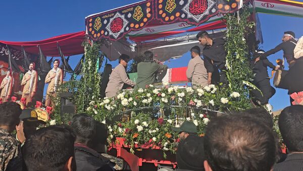 استقبال باشکوه مردم شهرستان بهاباد از شهید گمنام