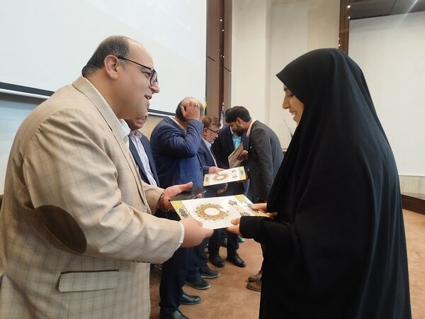 تجلیل از اصحاب رسانه توسط فرماندار و شهرداری‌های برخوار در سالن فرمانداری برخوار 