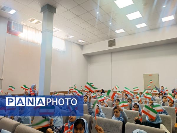 زنگ انقلاب در دبستان آرمینه مصلی‌نژاد